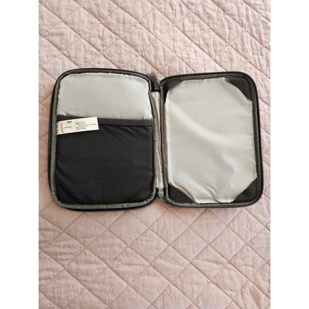 PATAGONIA Tablet Kindle Padded Zip Around Case‎